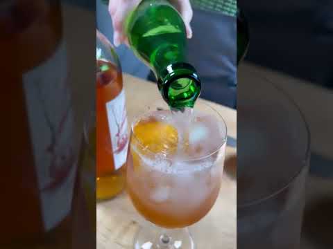 How to Make a Wine Spritz